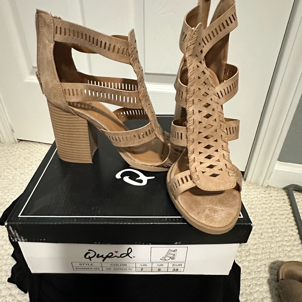 Super cute, stylish heels. Like new!